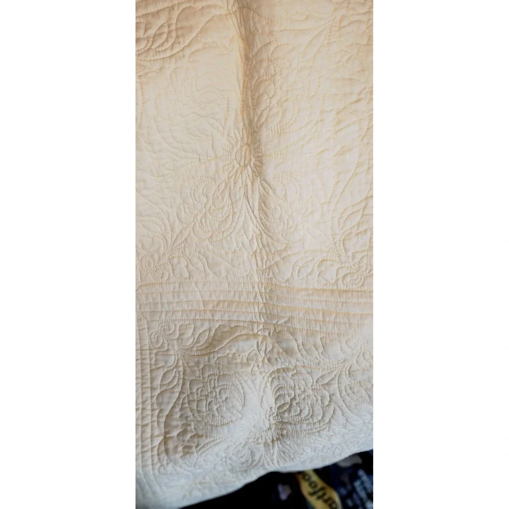 Home Classics Floral Embroidered Quilt Twin Size Bedspread Sunflower Warm Yellow
